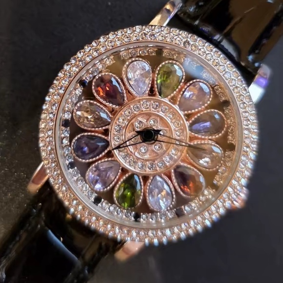 Luxury Rotating Petal Flower Dial Diamond Crystal Watch - Picture 12 of 14